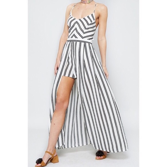 Striped romper- fits like a 6 - Picture 3 of 5